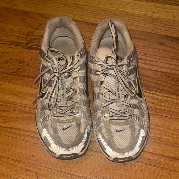 Nike Shoes - Nike Gray Running Sneakers